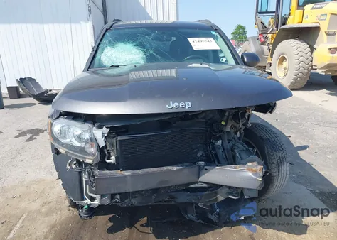 2017 Jeep Compass Latitude 4X4 z USA, uszkodzony, nr VIN 1C4NJDEB8HD151094